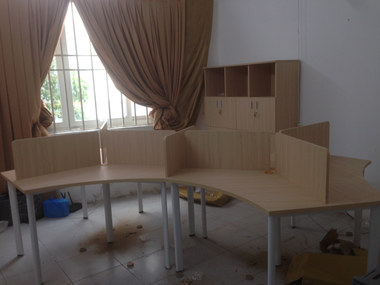 Cụm bàn làm việc 3 chỗ CBLG-03